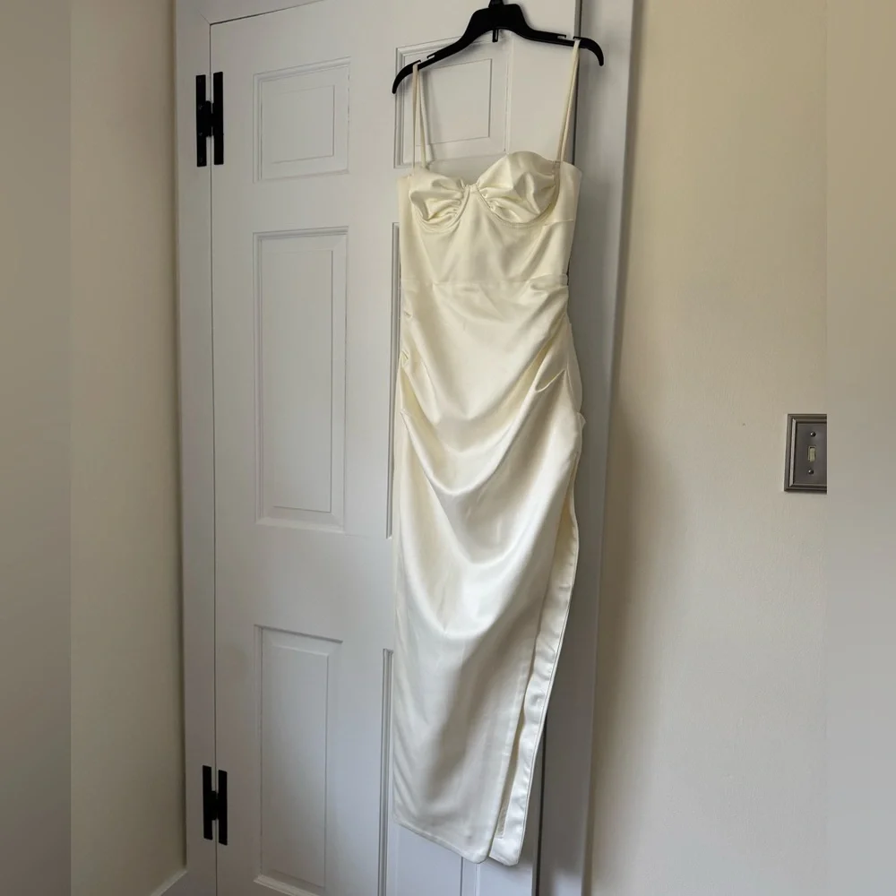 HOUSE OF CB Flora Gown Size Small White Off White Dutch Satin Side Slit - Picture 6 of 10